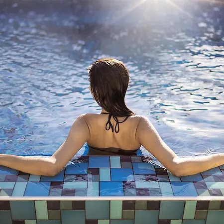 Agrovela מלון 2*